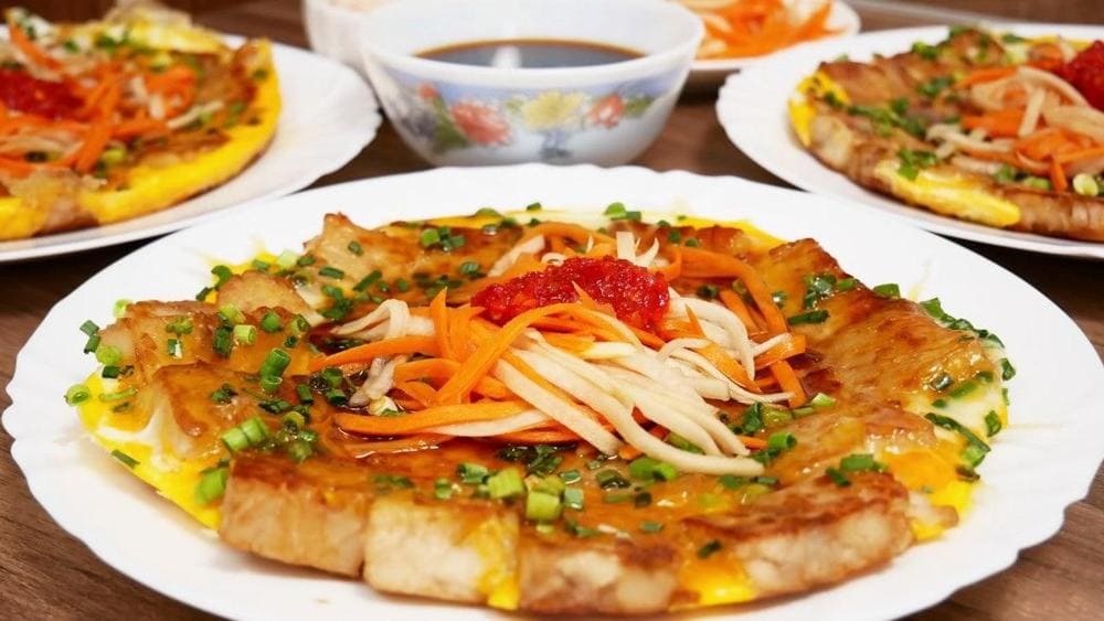 Golden fried rice flour cakes with scrambled eggs and pickled vegetables